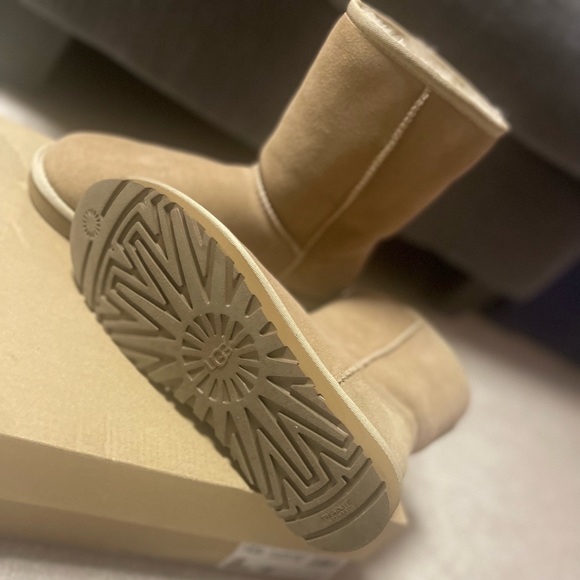 UGG Shoes - Womens short uggs